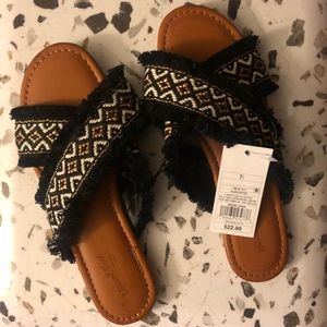 Universal Thread 7.5 Sandals